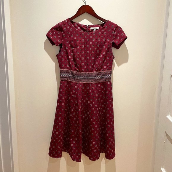 Darling Burgundy Patterned Size 8 Dress - Picture 1 of 4